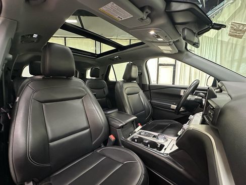 Used 2022 Ford Explorer XLT w/ Equipment Group 202A AWD/4WD image 26