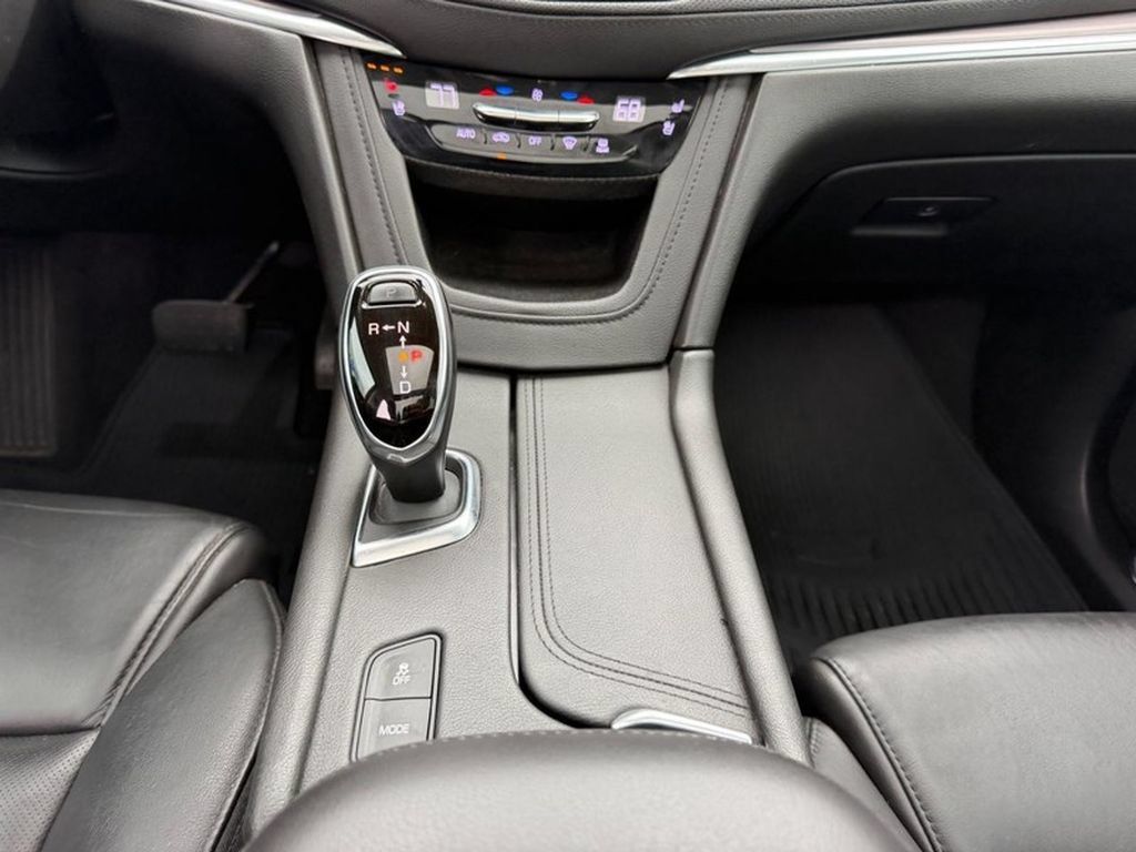 Used 2018 Cadillac XT5 Premium Luxury FWD image 18