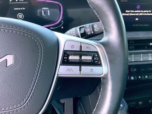 Used 2025 Kia Telluride AWD image 23
