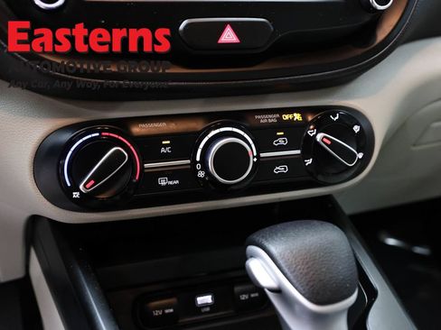 Used 2025 Kia Soul LX FWD image 19