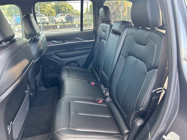 Used 2025 Jeep Grand Cherokee Limited RWD image 19