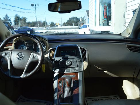 Used 2010 Buick LaCrosse CXL image 30