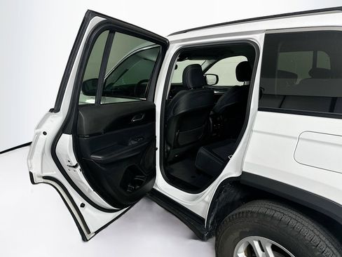 Used 2023 Jeep Grand Cherokee Laredo AWD/4WD image 24