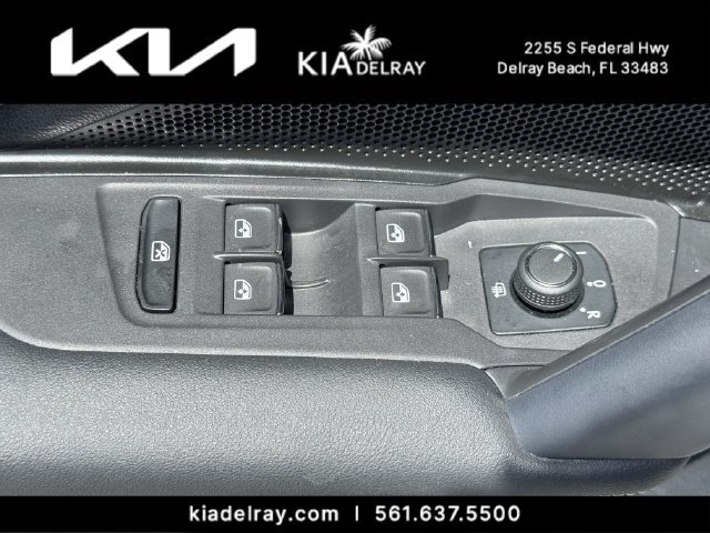 Used 2025 Volkswagen Tiguan SE FWD image 16