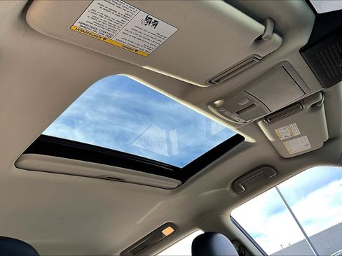 Used 2021 Nissan Armada SL w/ Captain's Chairs Package image 31