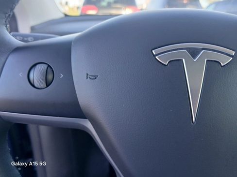 Used 2022 Tesla Model Y Long Range AWD/4WD image 27