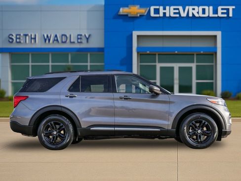 Used 2024 Ford Explorer XLT w/ Equipment Group 202A RWD image 8
