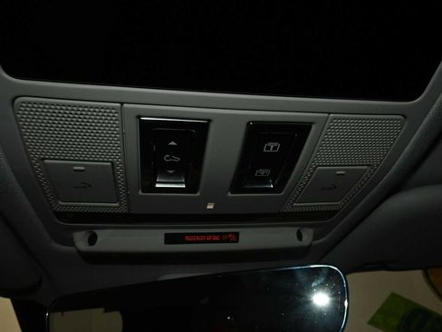 Used 2023 Land Rover Defender 110 SE AWD/4WD image 27