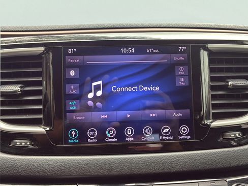 Used 2018 Chrysler Pacifica Touring-L FWD image 31