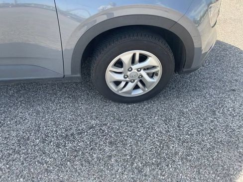 Used 2021 Hyundai Venue SE FWD image 8
