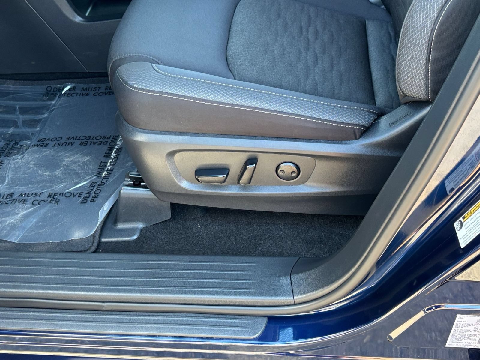 Used 2025 Nissan Pathfinder SV FWD image 21