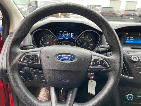 Used 2015 Ford Focus SE FWD image 14
