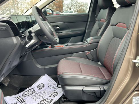 New 2026 Nissan Kicks SR FWD image 5
