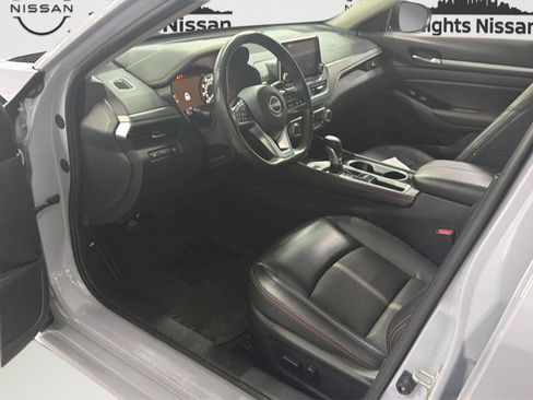 Used 2024 Nissan Altima 2.5 SR FWD image 8
