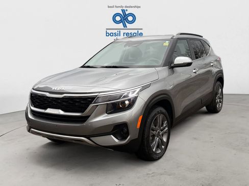 Used 2023 Kia Seltos S w/ Navigation Package AWD/4WD image 2