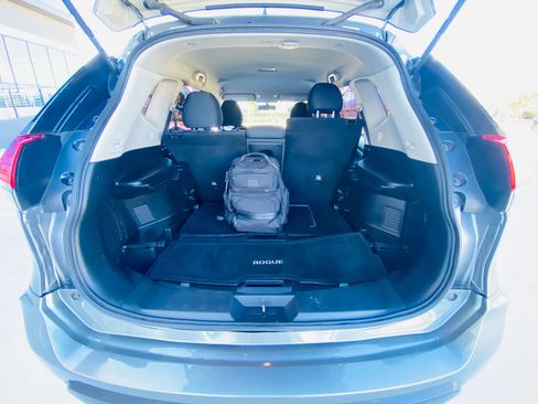 Used 2018 Nissan Rogue S image 18