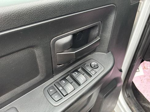 Used 2018 RAM 1500 ST w/ SXT Appearance Group AWD/4WD image 10