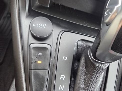 Used 2018 Ford Focus SE w/ Cold Weather Package image 12