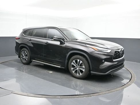 Used 2022 Toyota Highlander XLE image 7