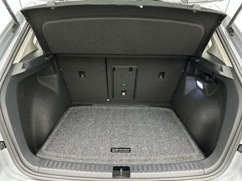 Certified 2025 Volkswagen Taos SE image 25