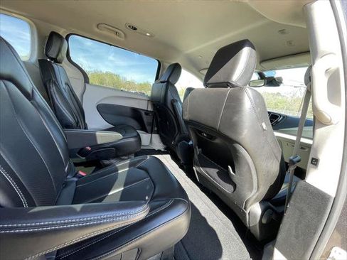 Certified 2023 Chrysler Pacifica Touring-L FWD image 48