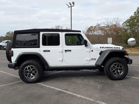 Used 2024 Jeep Wrangler Rubicon image 10