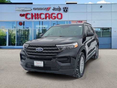 Used 2023 Ford Explorer XLT image 2
