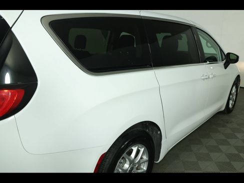 Used 2023 Chrysler Voyager LX FWD image 17