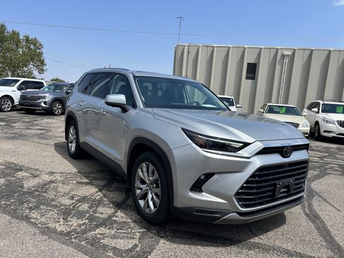 Used 2024 Toyota Grand Highlander AWD image 7