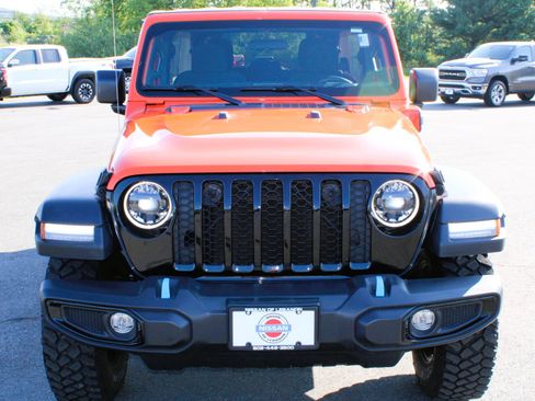 Used 2023 Jeep Wrangler Unlimited w/ Cold Weather Group AWD/4WD image 2