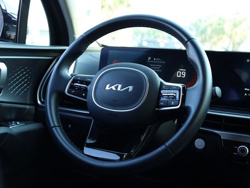 Used 2024 Kia Sorento S image 6