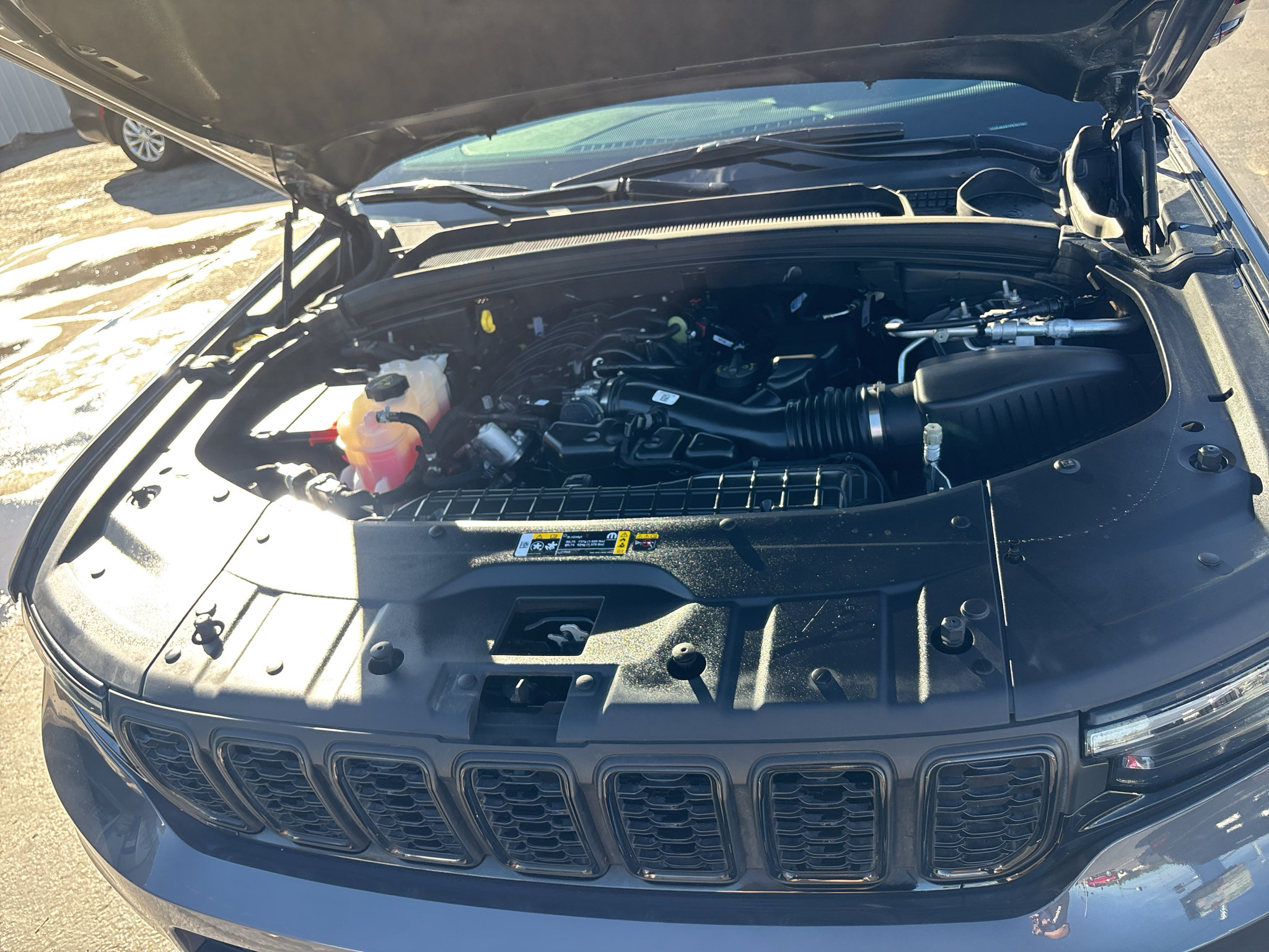 Used 2023 Jeep Grand Cherokee L Laredo AWD/4WD image 19