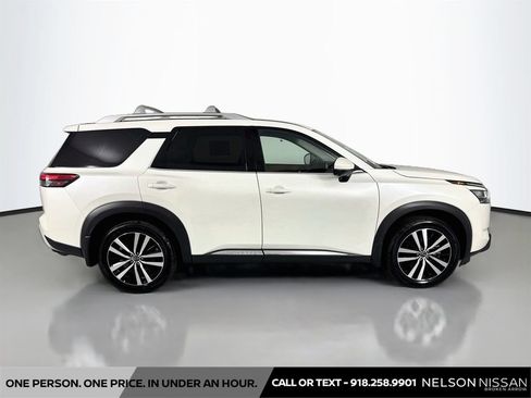 Certified 2024 Nissan Pathfinder Platinum w/ Cargo Package AWD/4WD image 4