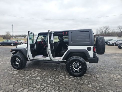 Used 2017 Jeep Wrangler Unlimited Rubicon w/ Connectivity Group image 12
