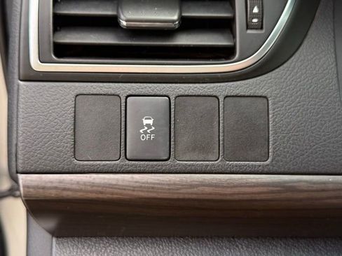 Used 2017 Toyota Camry LE image 17