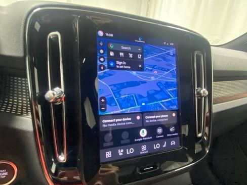 Certified 2025 Volvo XC40 B5 Plus AWD/4WD image 18