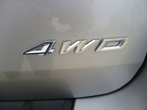 Used 2024 Ford Explorer XLT w/ Equipment Group 202A image 6