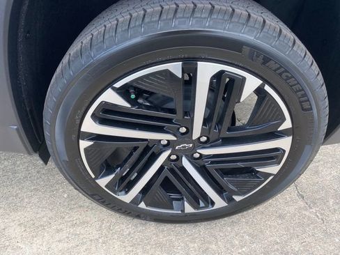 New 2026 Chevrolet Equinox RS w/ Convenience Package III FWD image 28