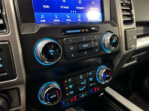 Used 2020 Ford F150 Platinum w/ Equipment Group 701A Luxury image 19