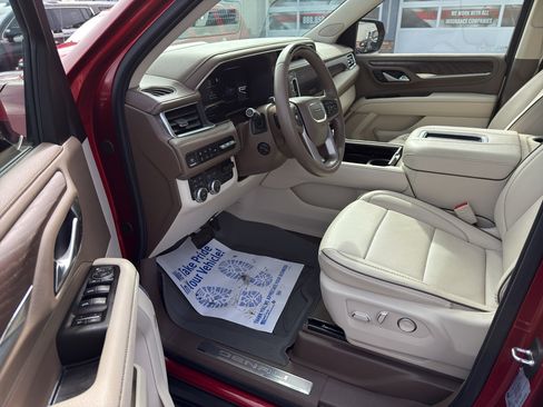 Used 2024 GMC Yukon Denali w/ Advanced Technology Package image 10