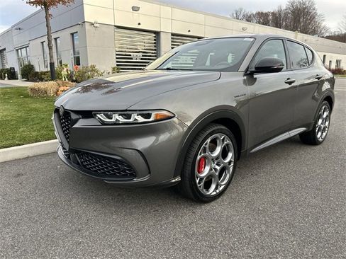 Used 2024 Alfa Romeo Tonale Veloce w/ Premium Interior Package image 4