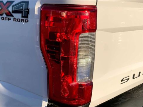 Certified 2017 Ford F250 XLT w/ XLT Premium Package image 24