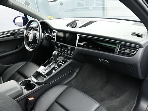 Certified 2022 Porsche Macan AWD/4WD image 30
