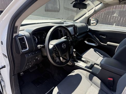 Used 2023 Nissan Frontier SV AWD/4WD image 9