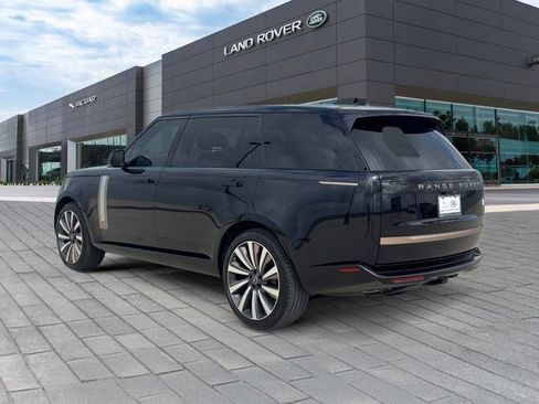 Used 2023 Land Rover Range Rover SV AWD/4WD image 3