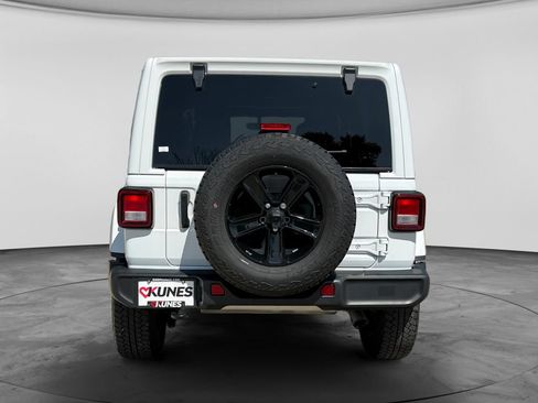 Used 2022 Jeep Wrangler Unlimited Sahara AWD/4WD image 8