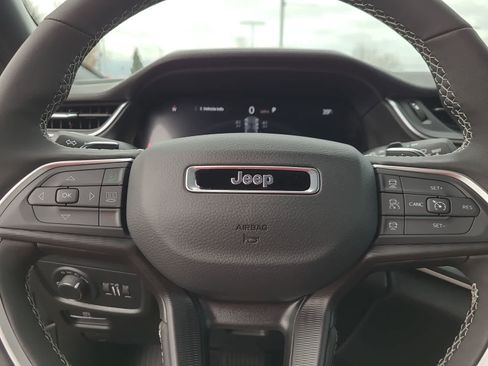 New 2025 Jeep Grand Cherokee Altitude image 23