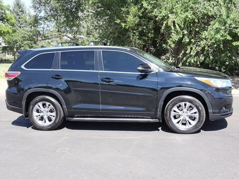 Used 2015 Toyota Highlander XLE FWD image 3