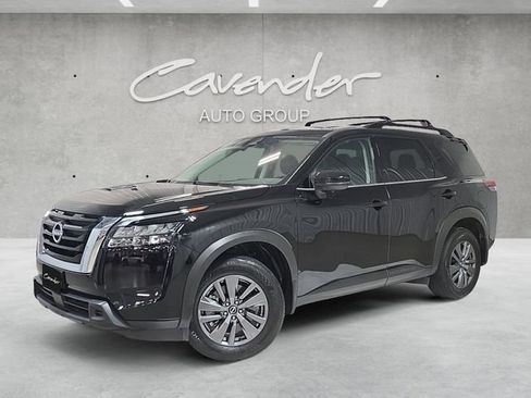 Used 2025 Nissan Pathfinder SV FWD image 1