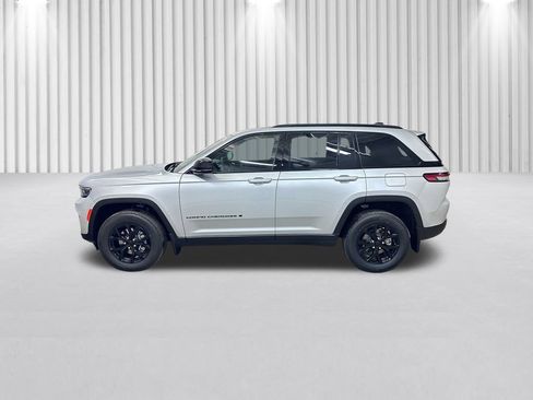New 2025 Jeep Grand Cherokee Laredo image 8